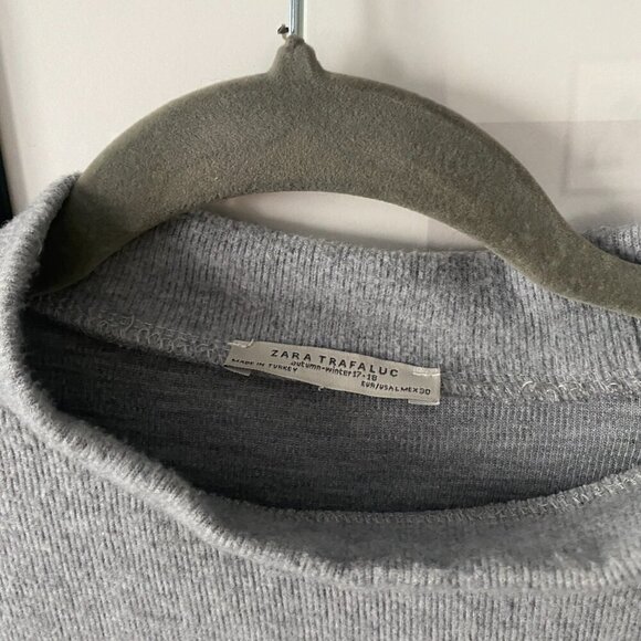 Zara | EUC Trafaluc Gray Mock Neck Short Sleeve Knit Sweater Top Size Large - Picture 7 of 8